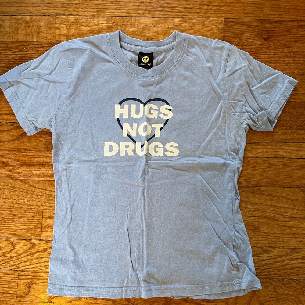 Hugs not drugs vintage tee